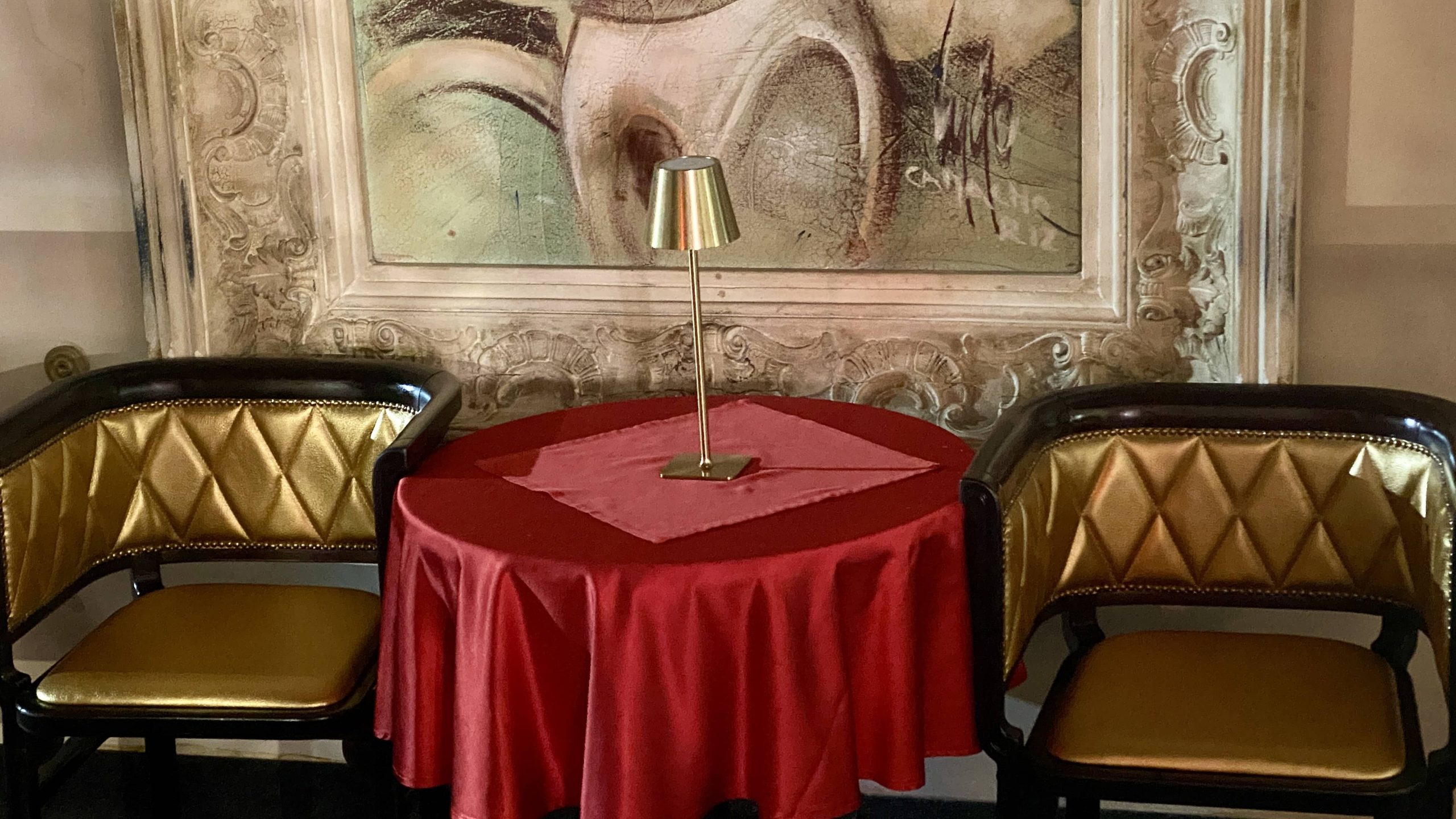 Tutto Quello che Devi Sapere sulle Figuranti di Sala